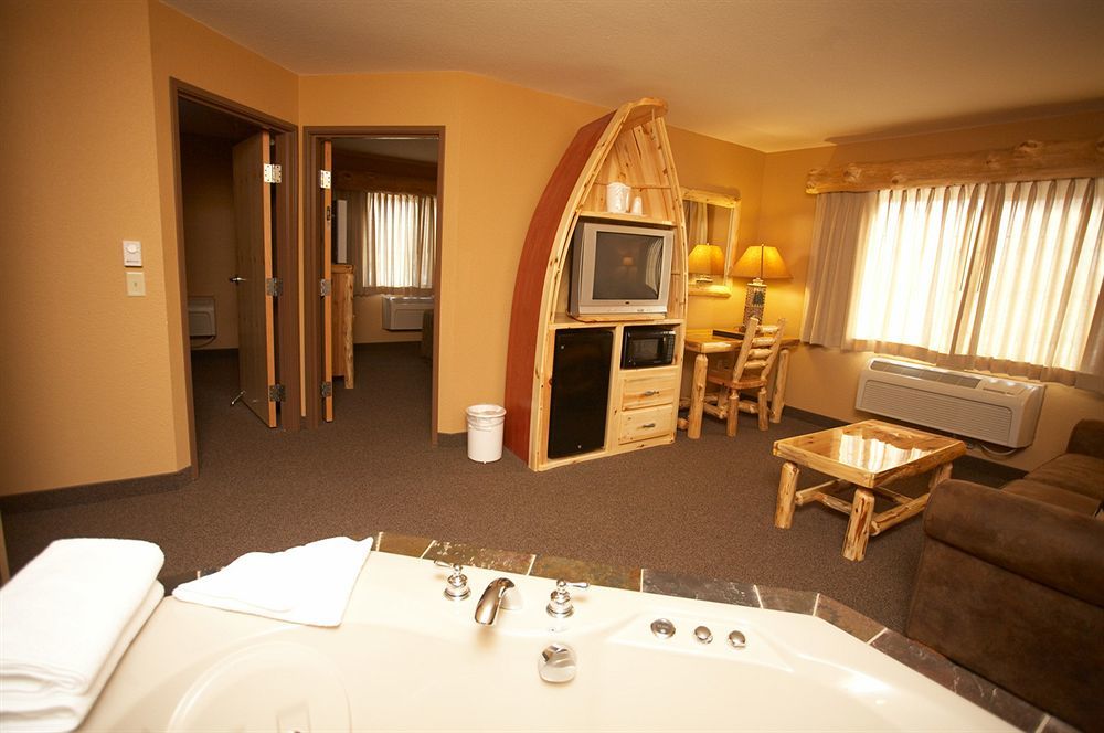Whitefish Lodge And Suites Cross Lake Exterior foto